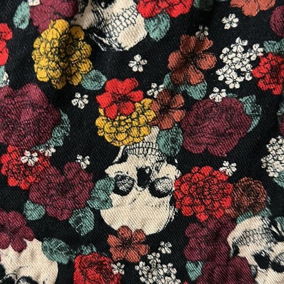 TORRID TOP SIZE 3 SKULLS 💀 ☠️ - Picture 4 of 6